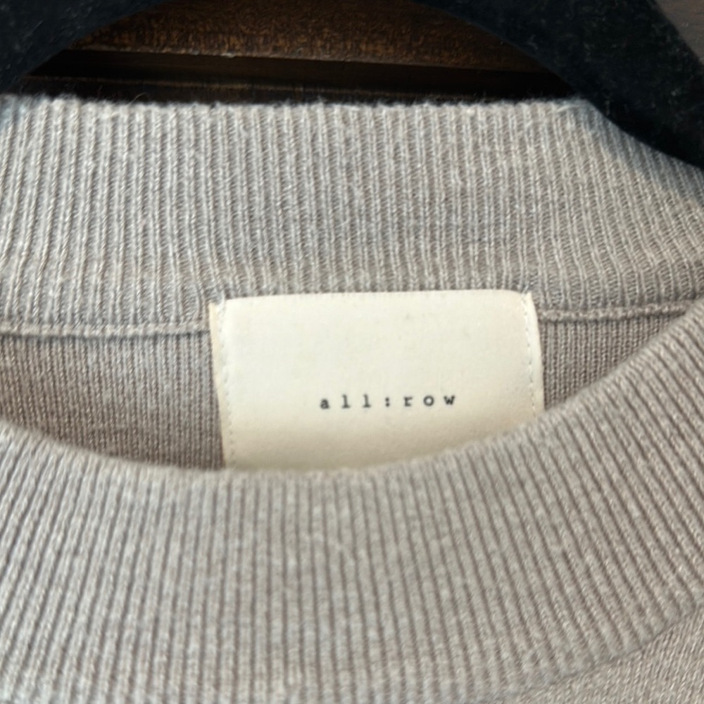 Elegant Gray Crew Neck Sweater - Picture 2 of 4